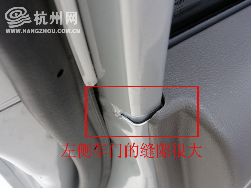 左侧车门焊接不平整缝隙也很大