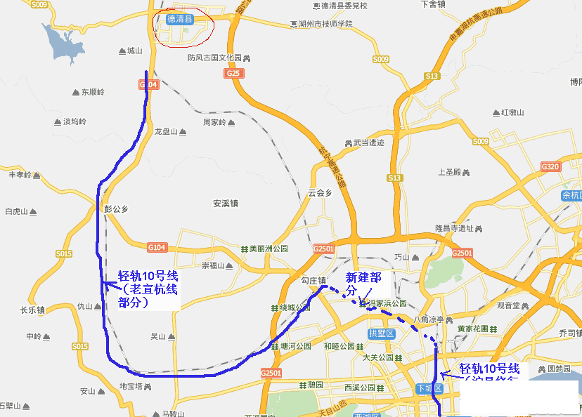 最近看到了南京、合肥等地计划将部分市区老铁路线废弃改造为城市轻轨线路的新闻,杭州也有这样的条件。 随着杭州火车东站即将建成,高铁将转移至火车东站,普速车可以同时使用东站和南站。现有的城站和沪混老线运力将得到释放。 杭州政府可以与上海铁路局谈判收购城站和现有杭州部分沪昆绕行老铁路线,将其改造为轻轨。这部分铁路从杭州繁华城区穿城而过,严重分割了杭州城东和城西地区,影响城市功能,影响钱江新城与老城的融合。 充分利用老旧铁路,可以快速建成轻轨线路,大大缓解杭州交通拥堵;同时使城站