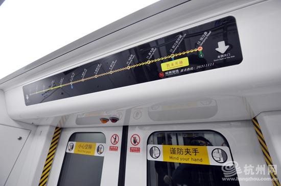 杭州地铁2号线试乘首日 黑色站名表乘客吐槽多
