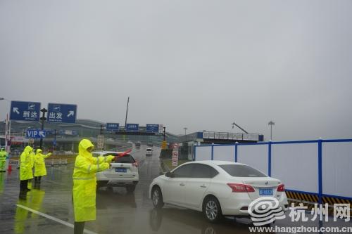 飞机场的停车场能一直停吗 317bf2b3-18fa-47a6-a995-67b6800d4ca4_zsize_batchwm.jpg